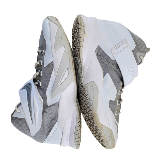 Nike Zoom Soldier 8 Lebron Basketball Shoes Youth 6 Y White Gray Hi Top Athletic - Picture 9 of 14
